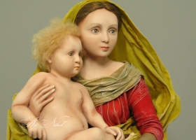 Кукла Мадонна с младенцем